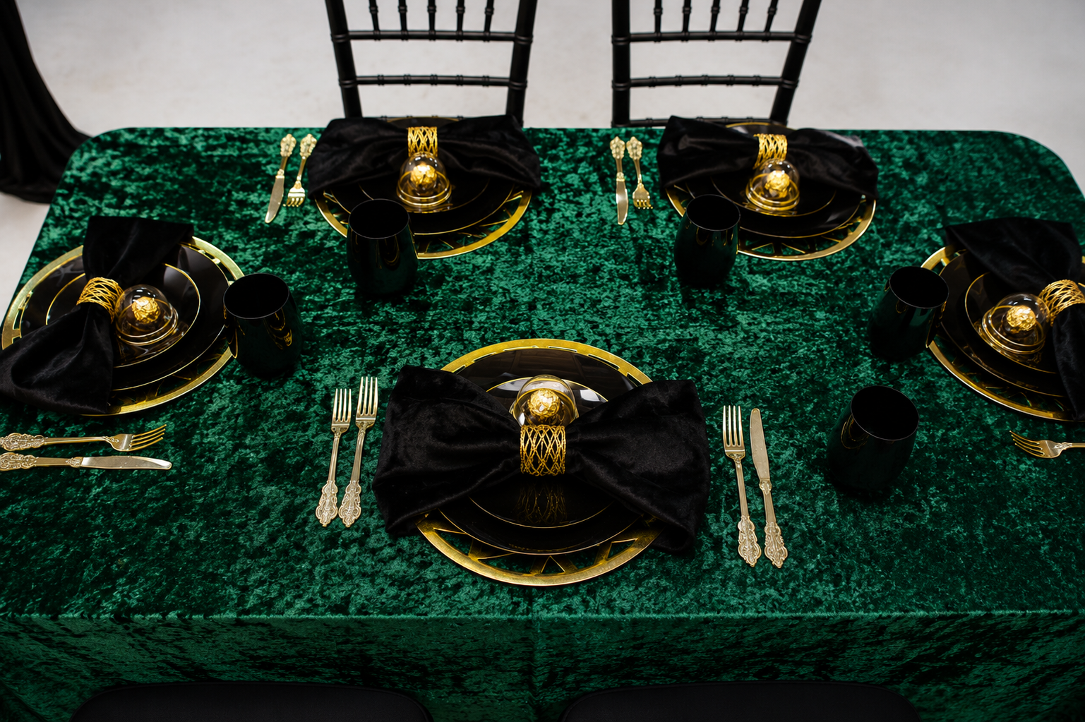 Emerald green luxury tablescape